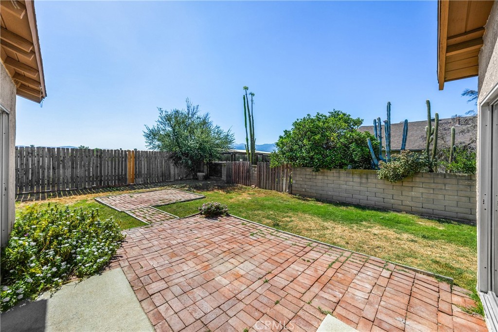 989 Oakdale
