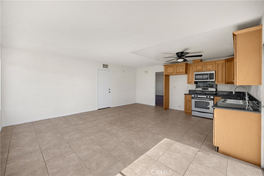 989 Oakdale