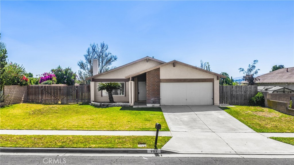 989 Oakdale