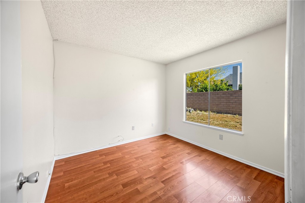 989 Oakdale