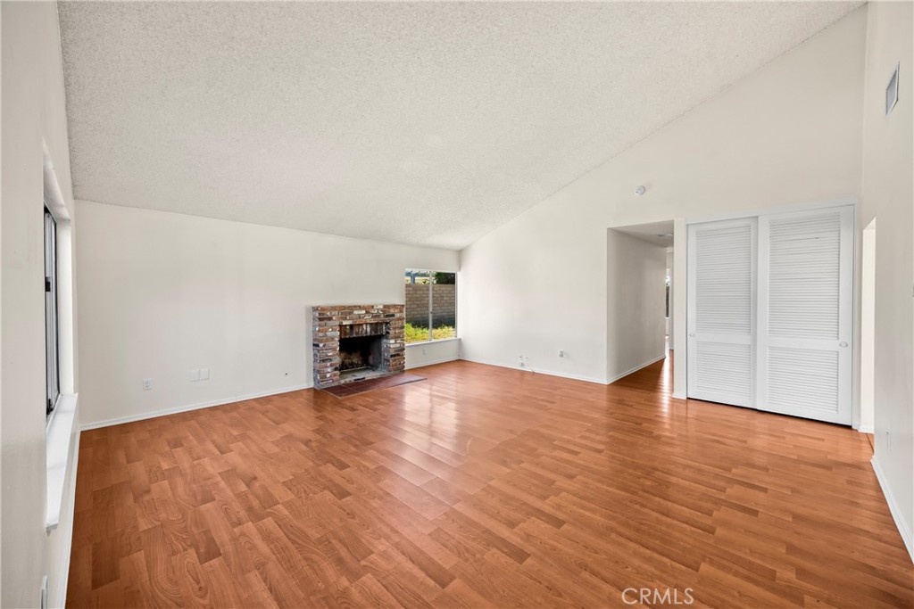 989 Oakdale