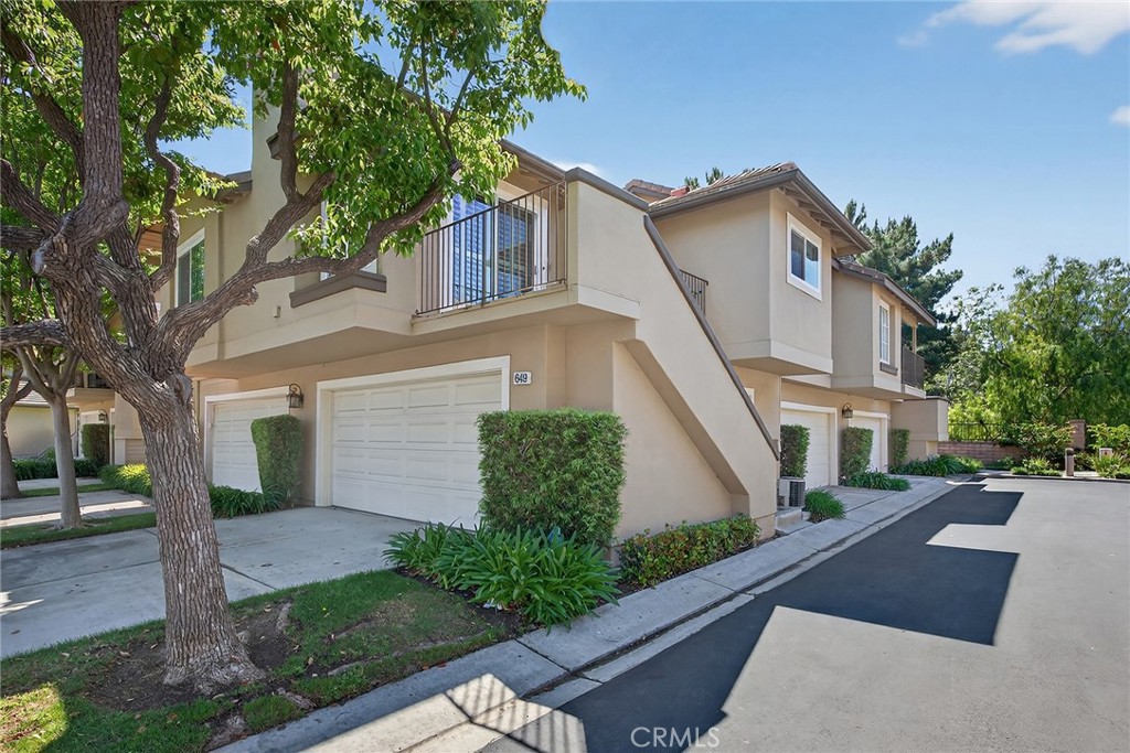 649 S Glenhurst