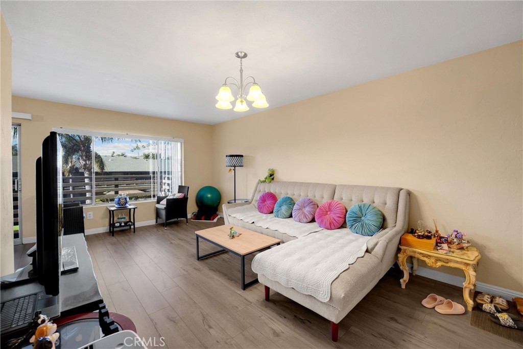 1410 W Lambert