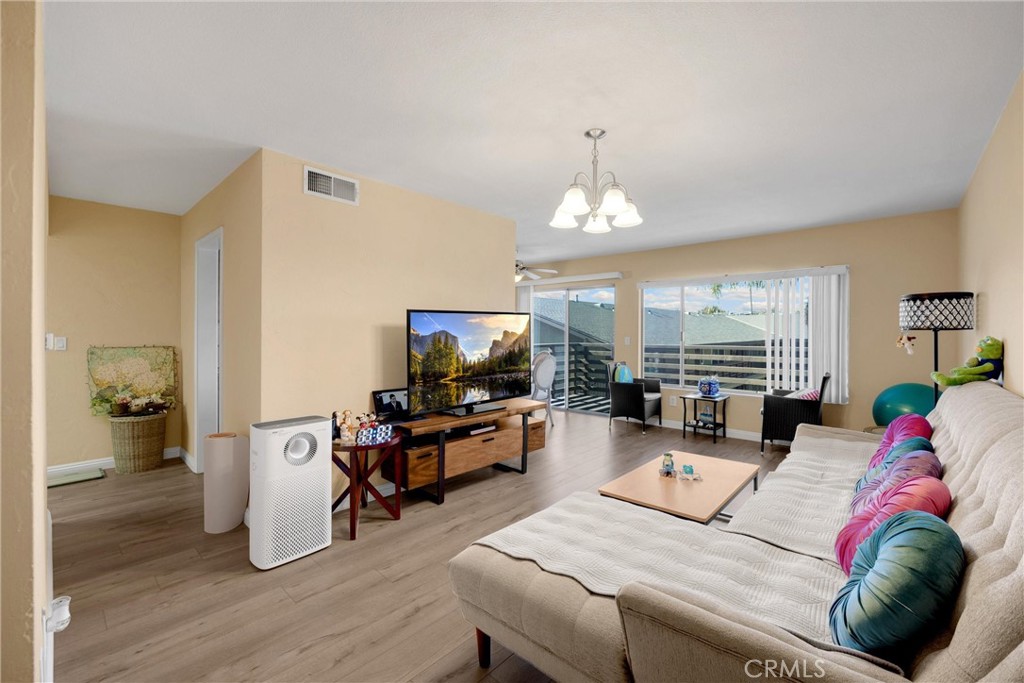 1410 W Lambert