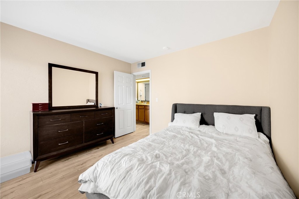 1410 W Lambert