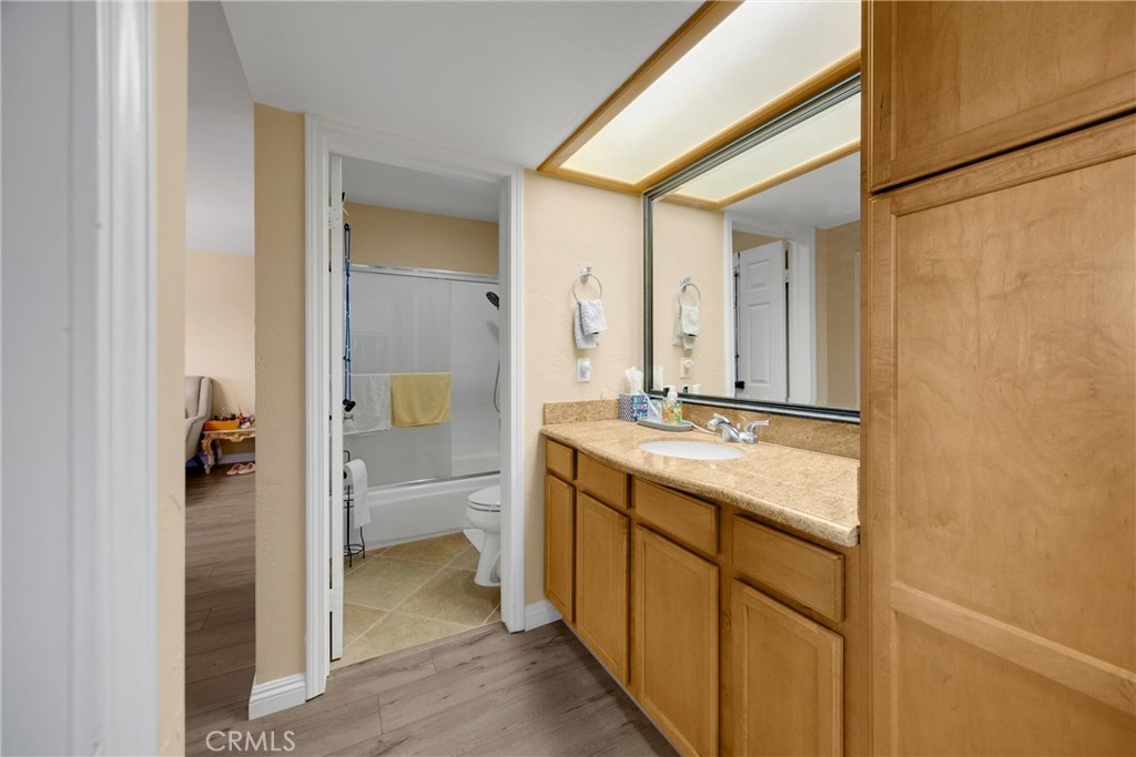 1410 W Lambert