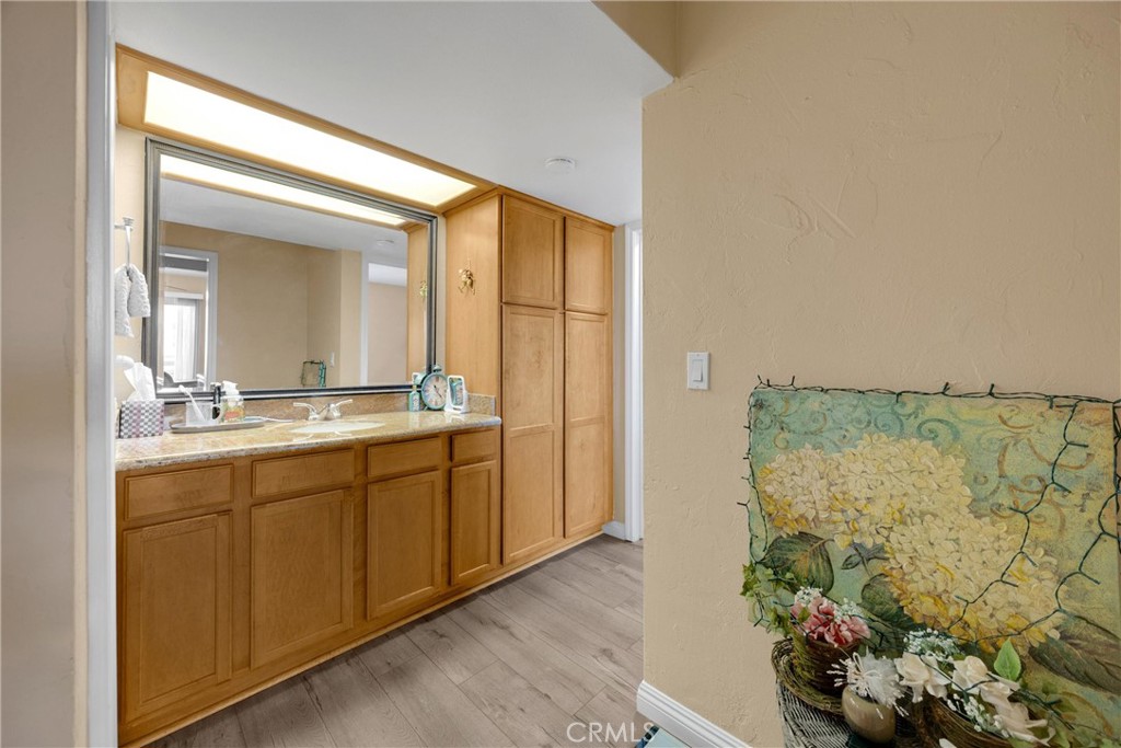 1410 W Lambert
