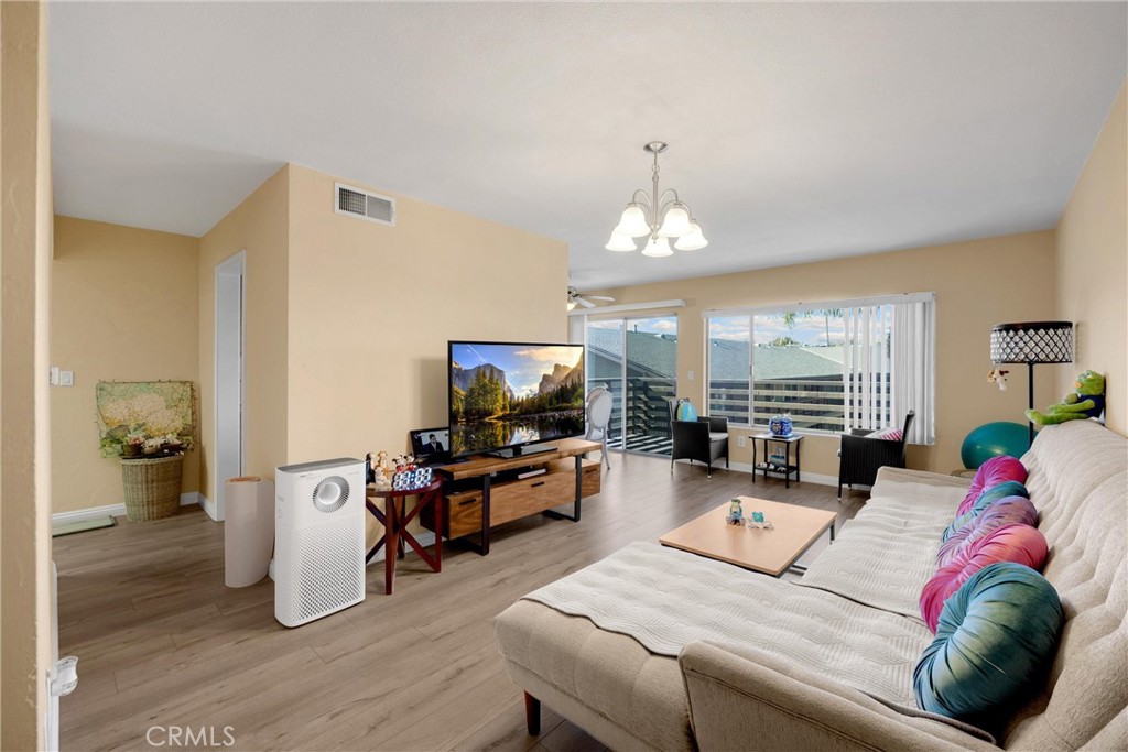 1410 W Lambert