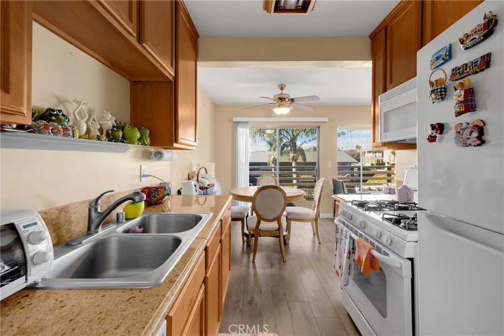 1410 W Lambert