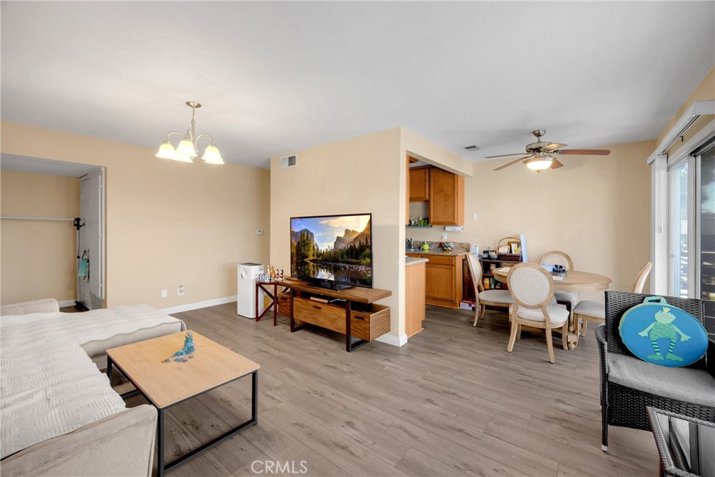 1410 W Lambert