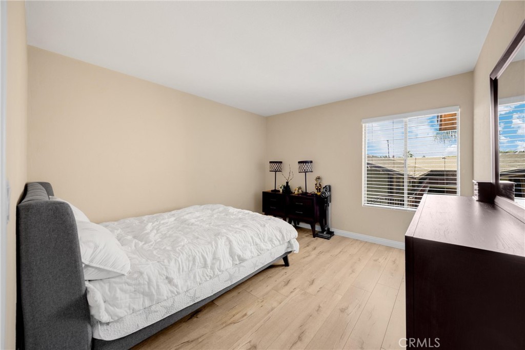 1410 W Lambert