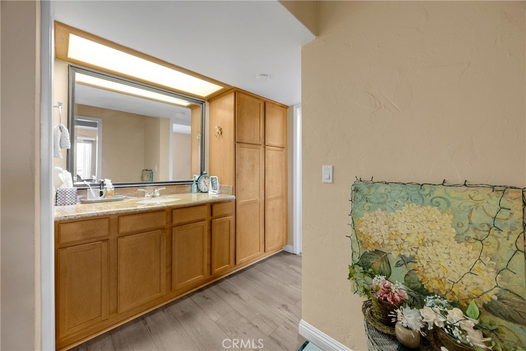 1410 W Lambert