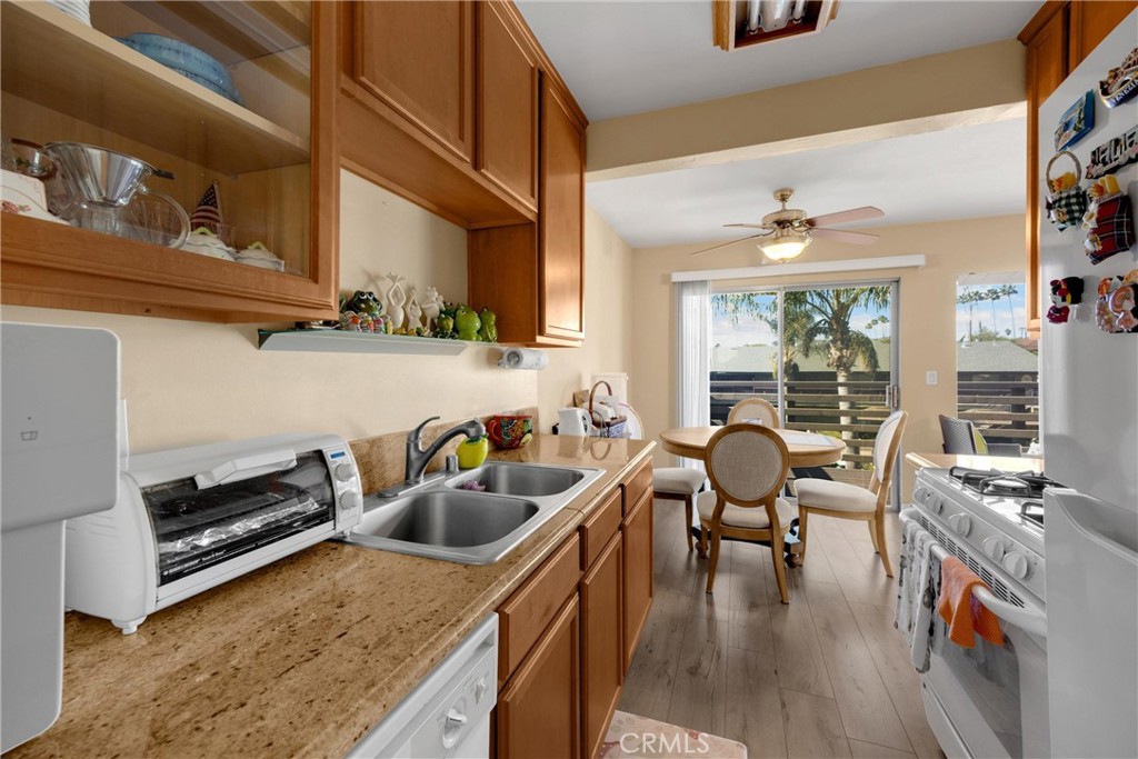 1410 W Lambert