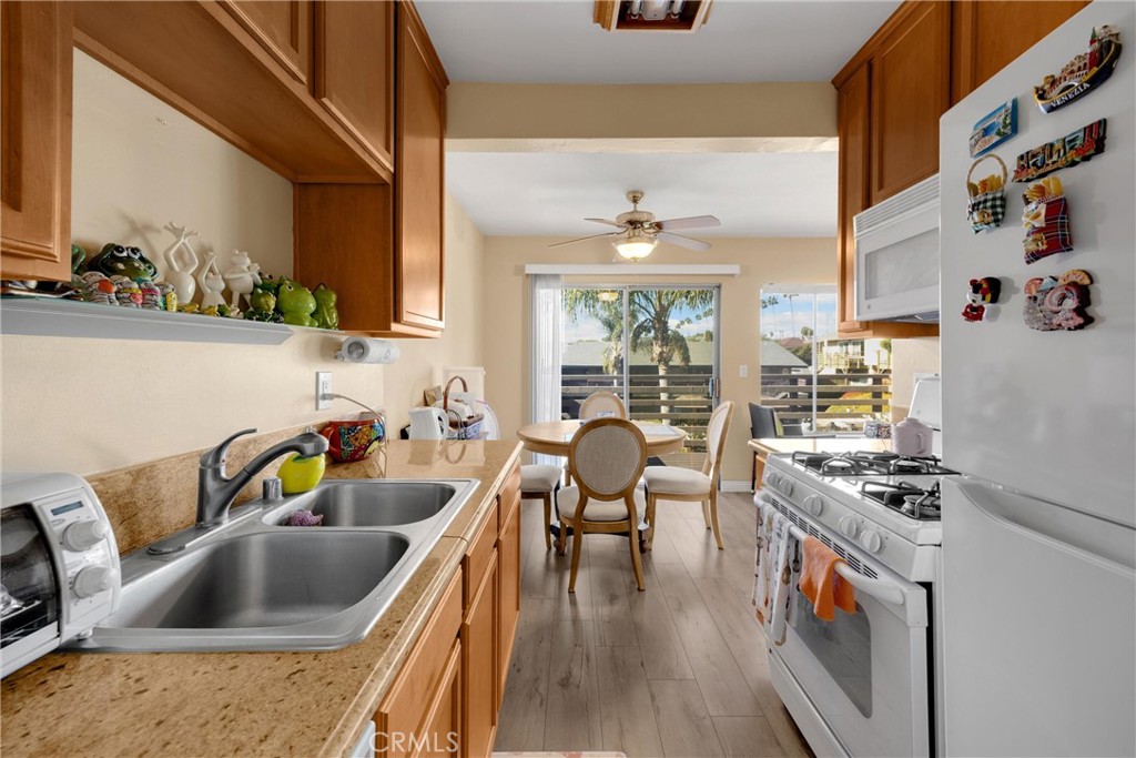 1410 W Lambert