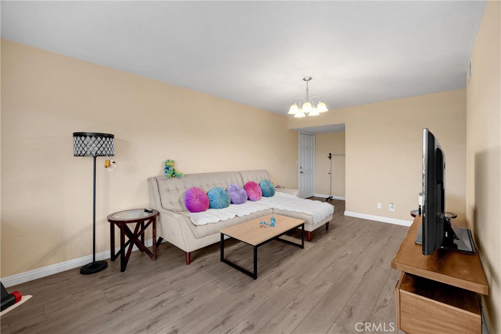 1410 W Lambert