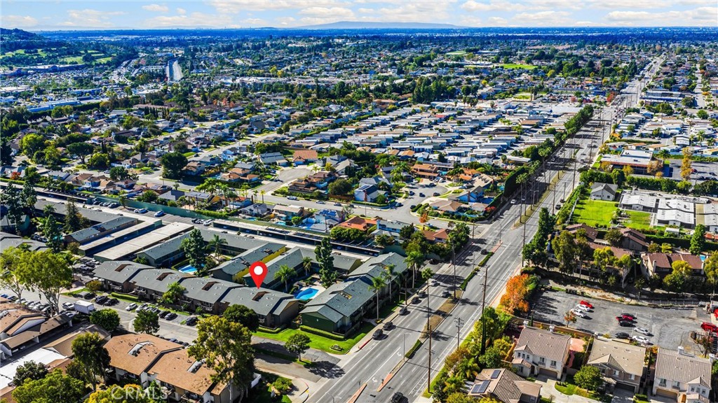1410 W Lambert