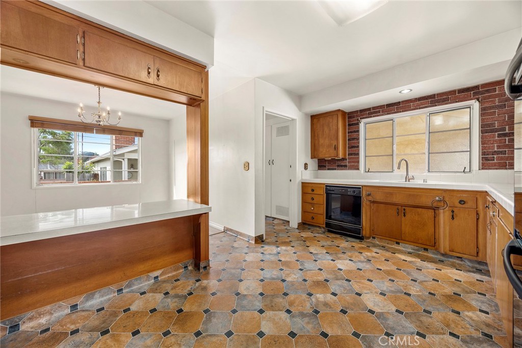 1018 Stanford Avenue