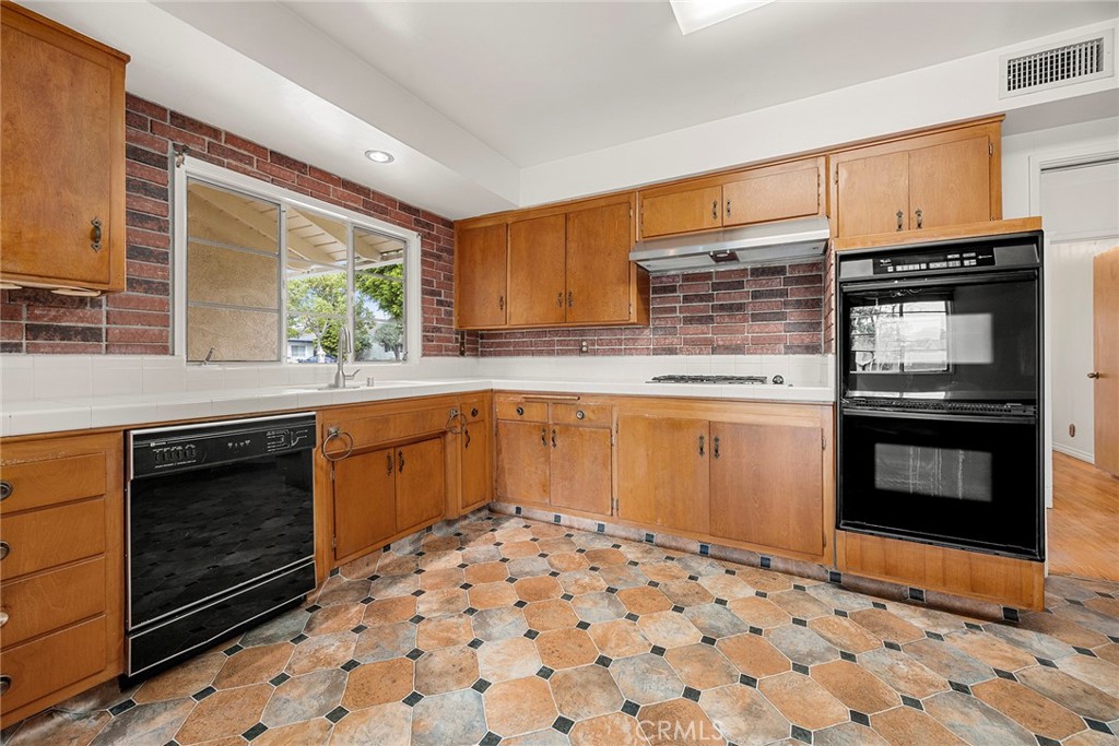 1018 Stanford Avenue