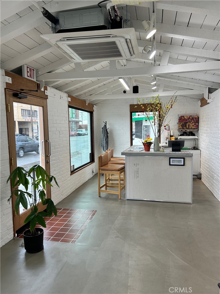 327 S San Gabriel