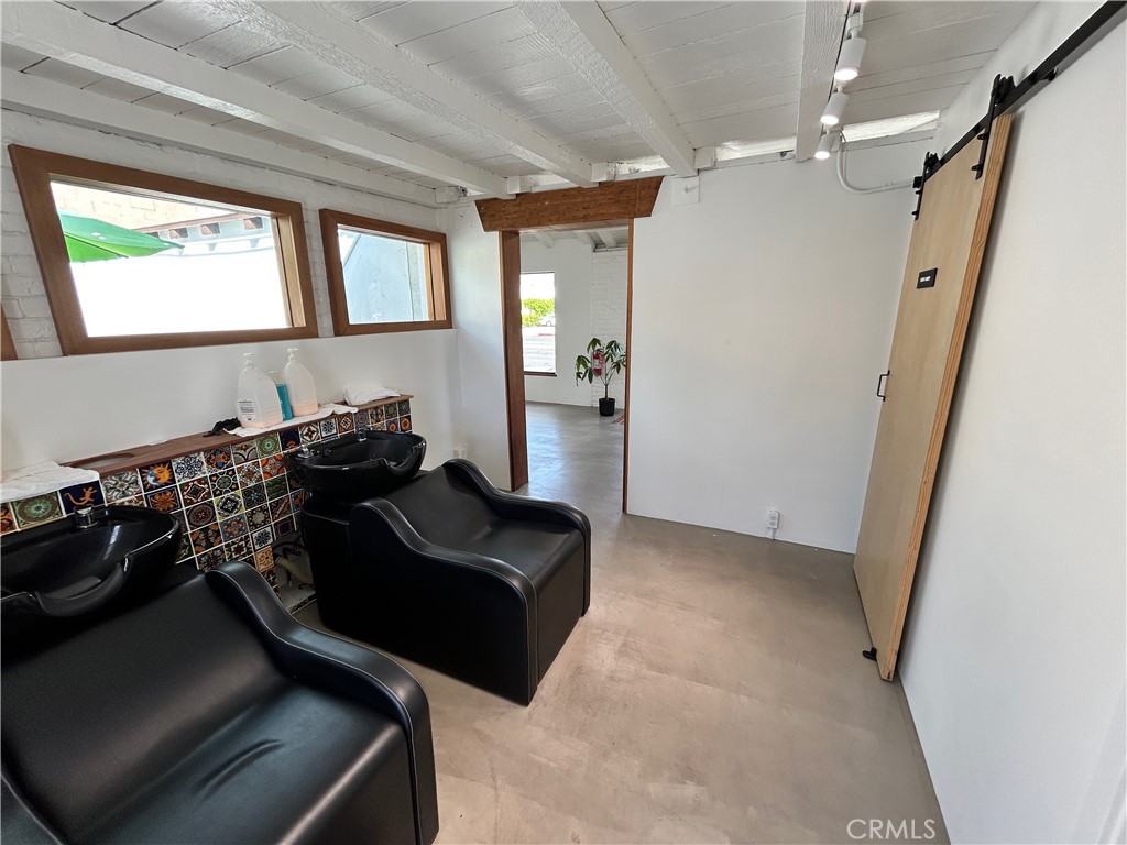 327 S San Gabriel