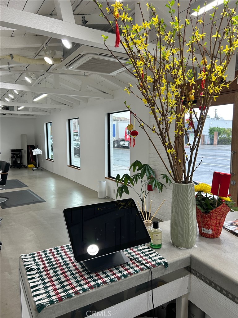 327 S San Gabriel