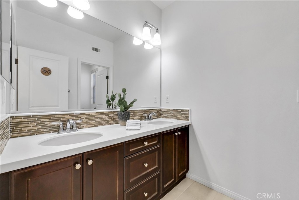 320 La Floresta Drive