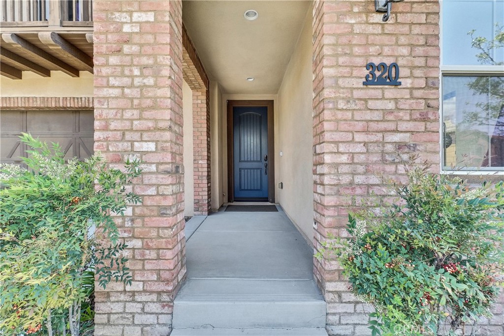 320 La Floresta Drive