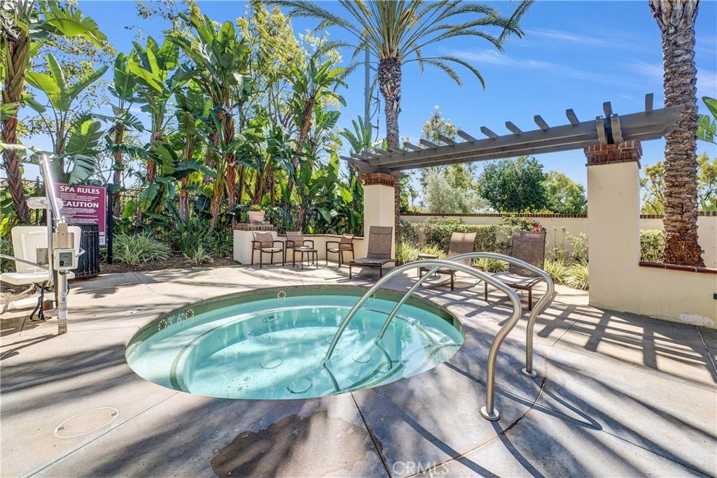 320 La Floresta Drive