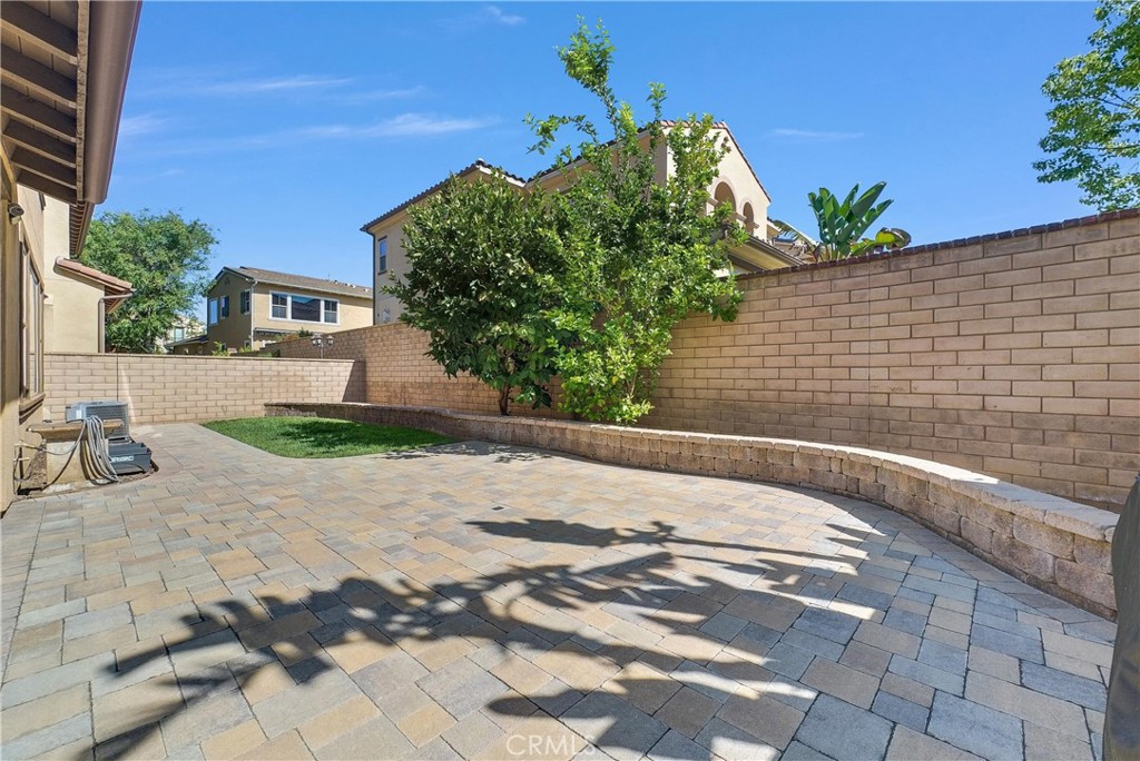 320 La Floresta Drive