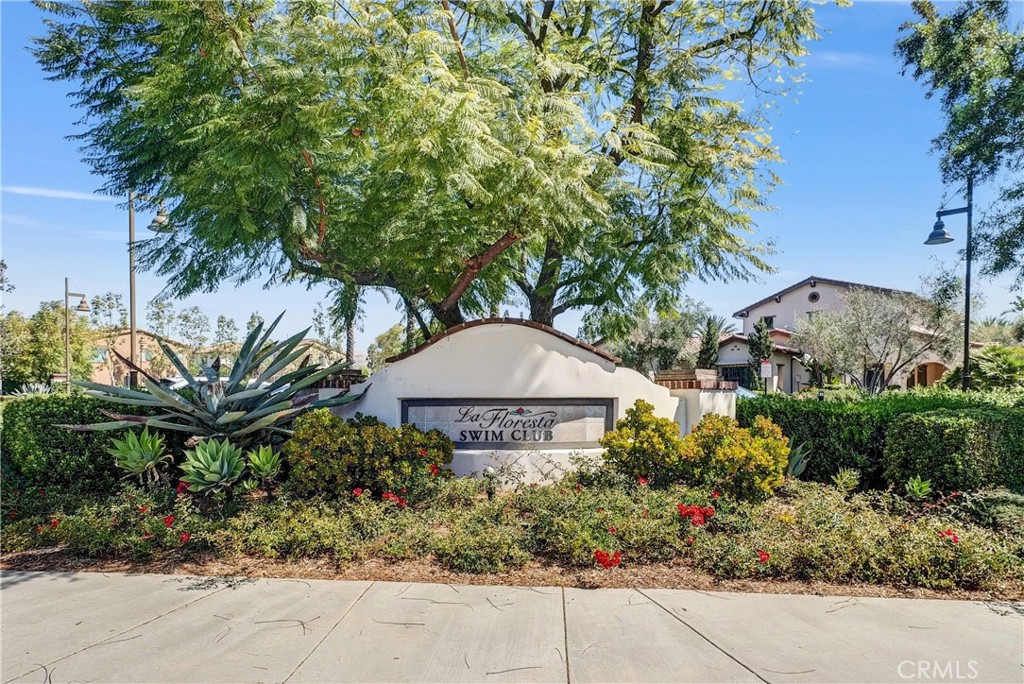 320 La Floresta Drive