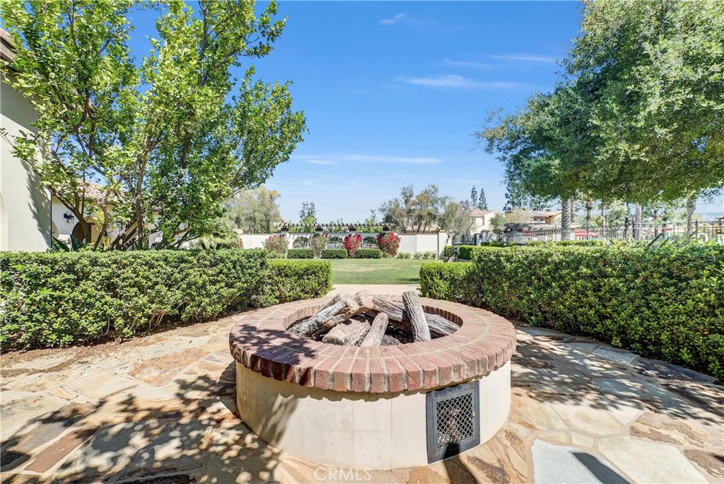 320 La Floresta Drive