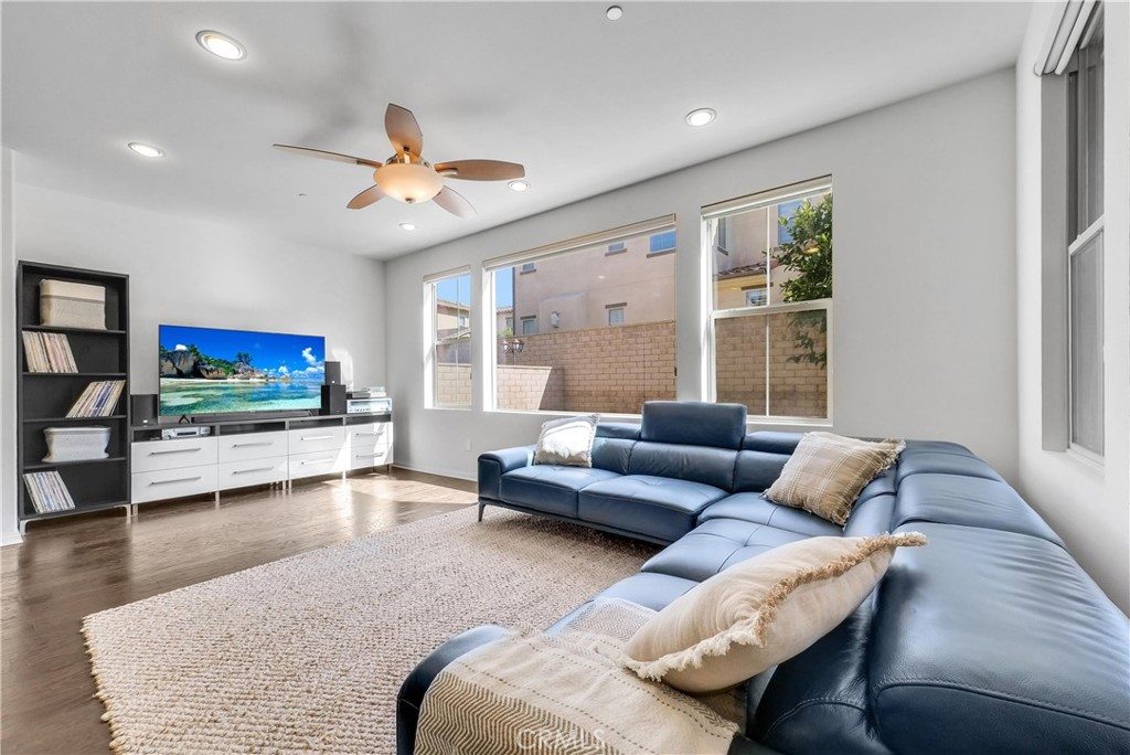 320 La Floresta Drive