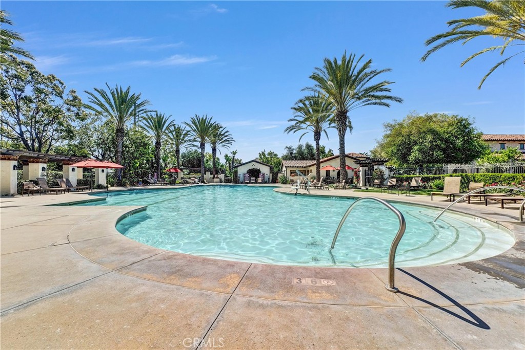 320 La Floresta Drive