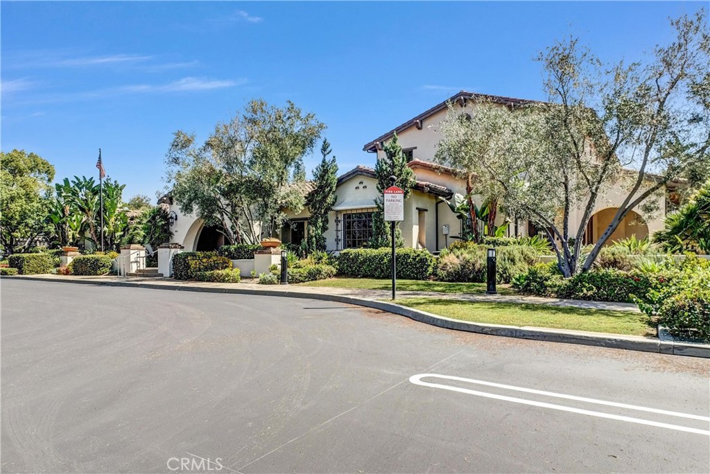 320 La Floresta Drive