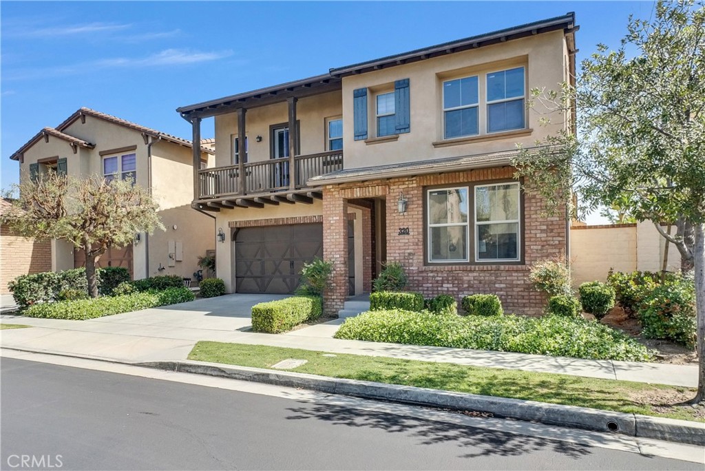 320 La Floresta Drive