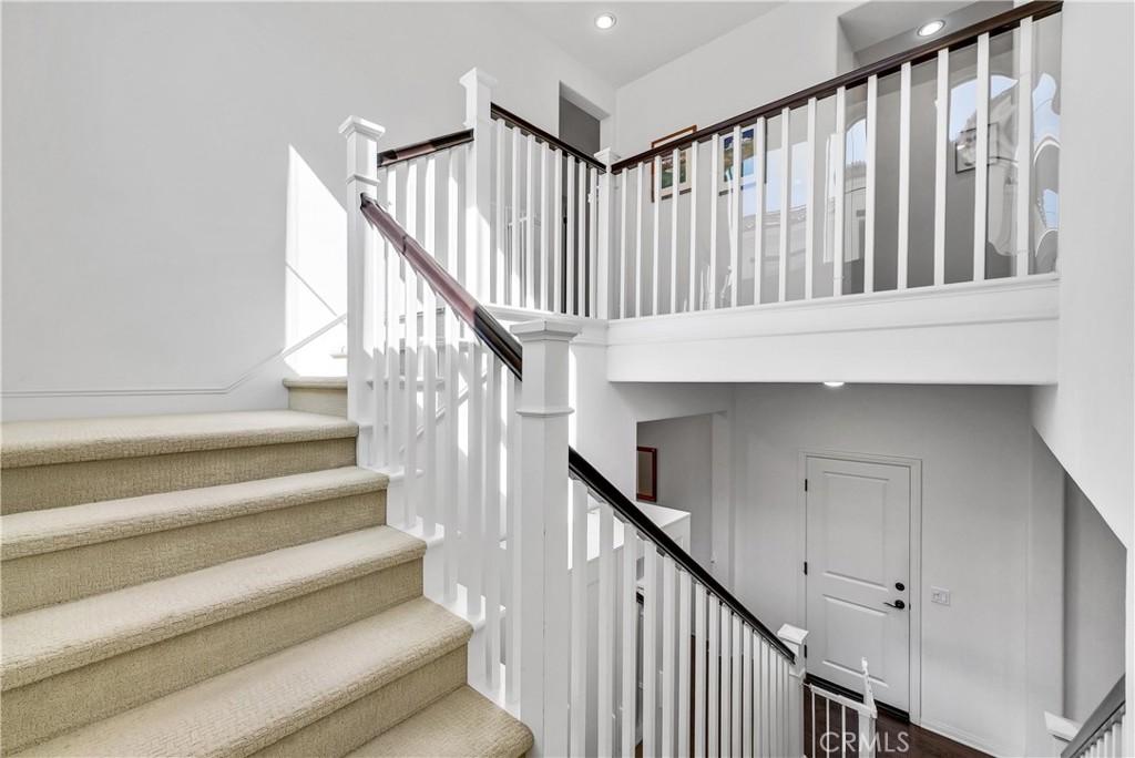 320 La Floresta Drive