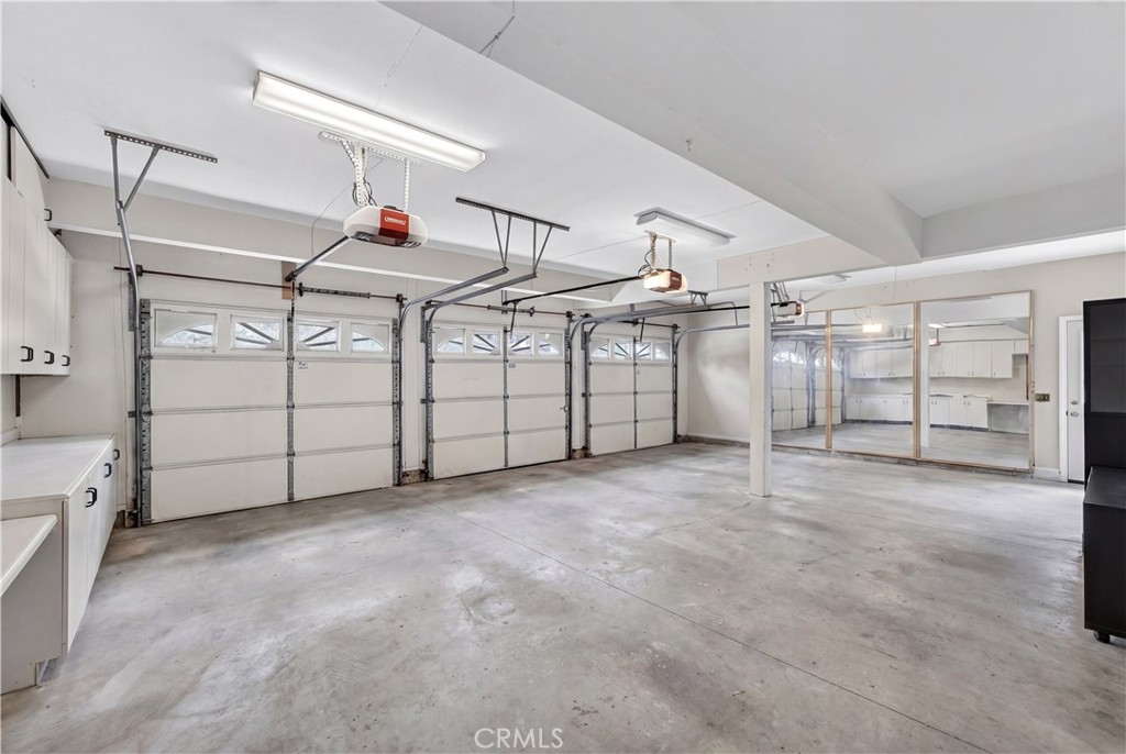 1050 N High Knoll
