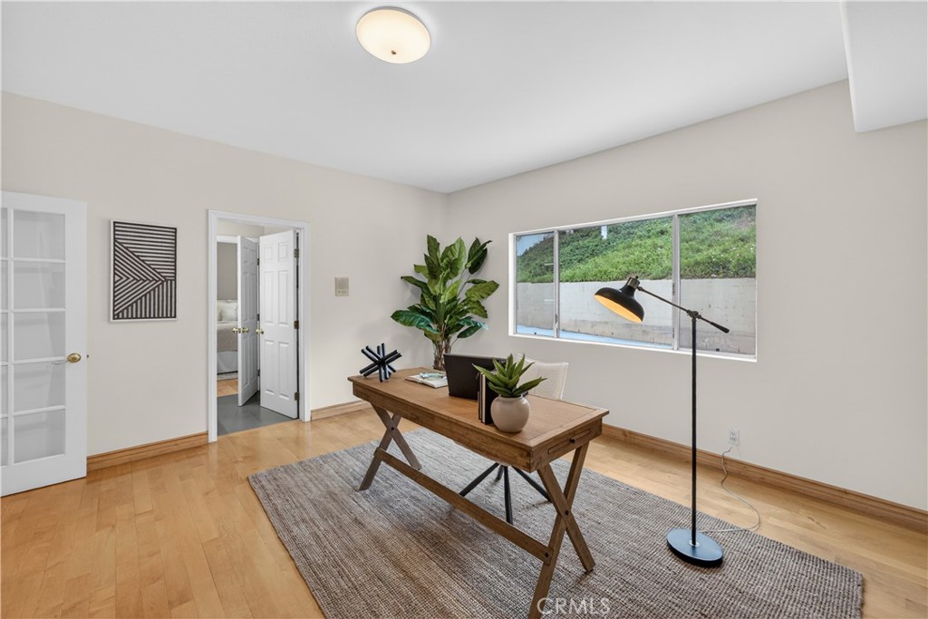 1050 N High Knoll
