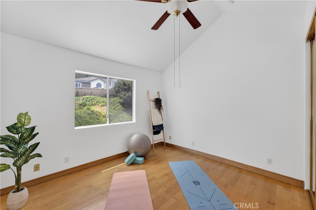 1050 N High Knoll