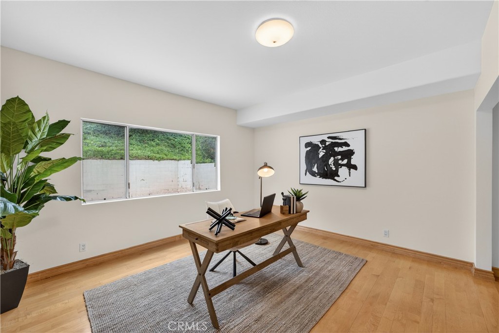1050 N High Knoll