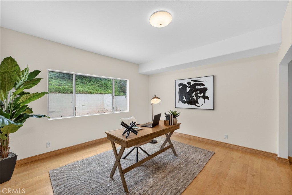 1050 N High Knoll