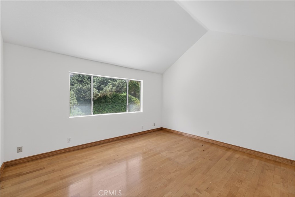 1050 N High Knoll