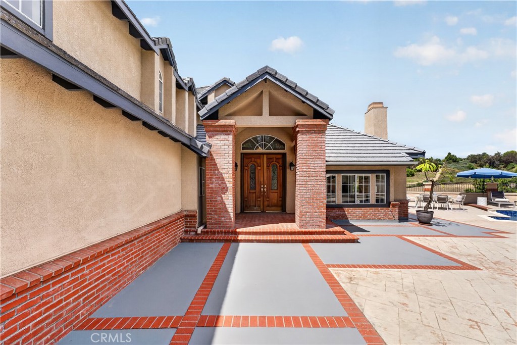 1050 N High Knoll