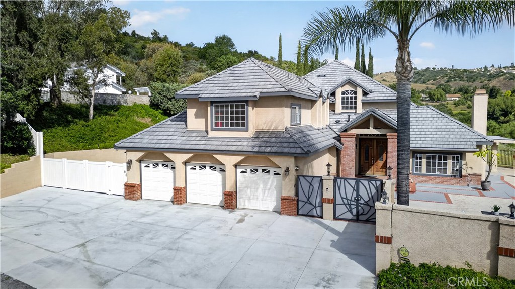 1050 N High Knoll