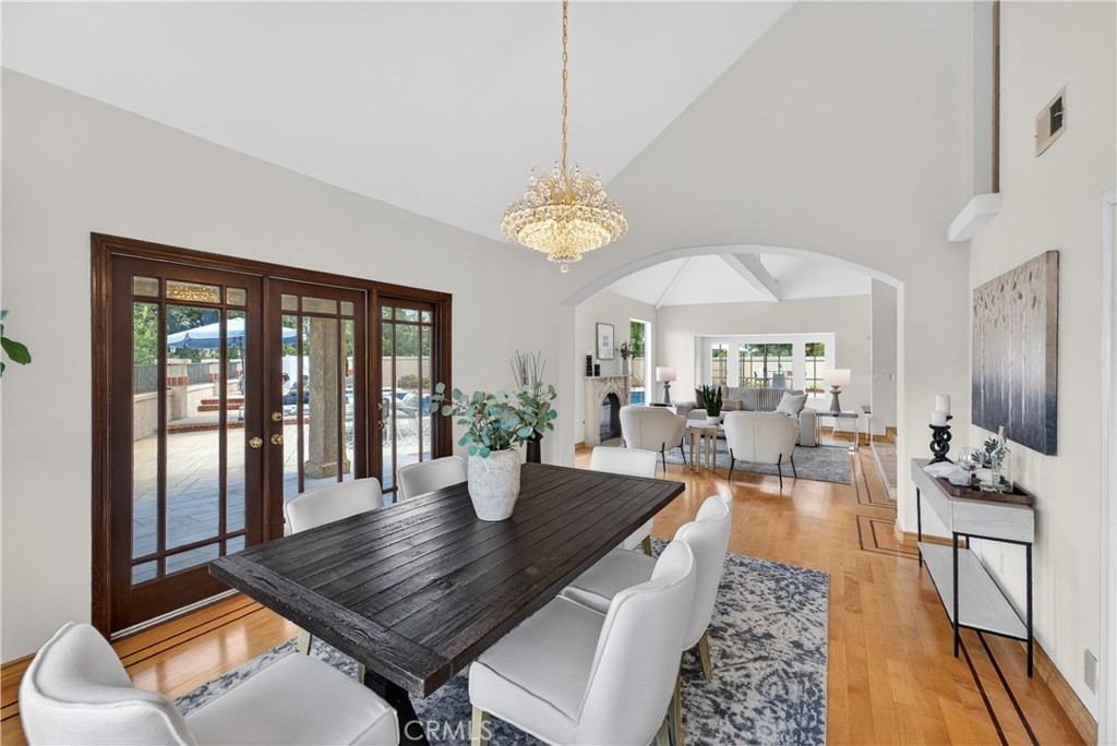 1050 N High Knoll