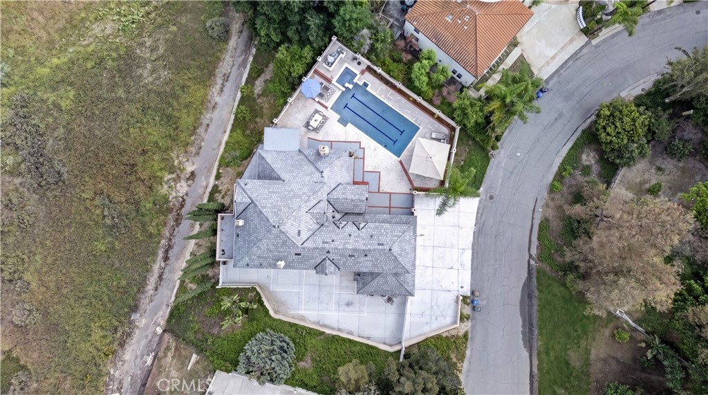 1050 N High Knoll