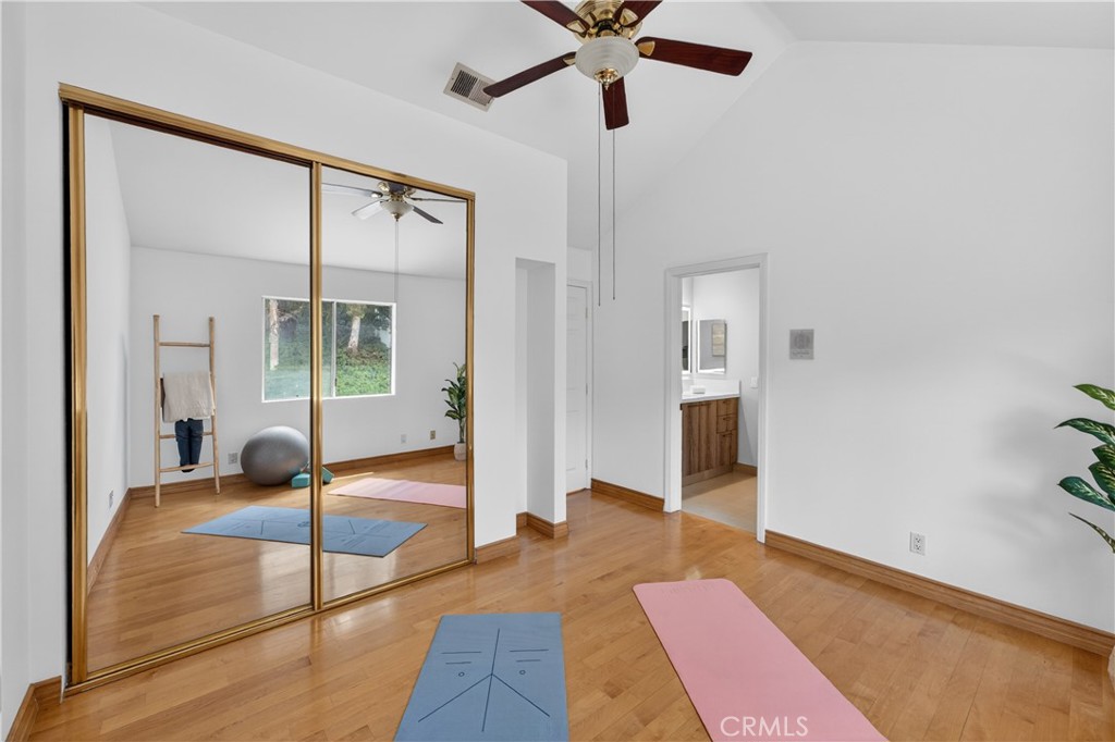1050 N High Knoll