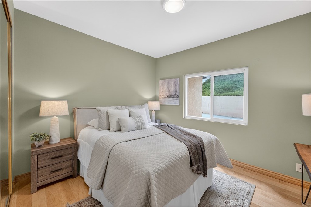 1050 N High Knoll