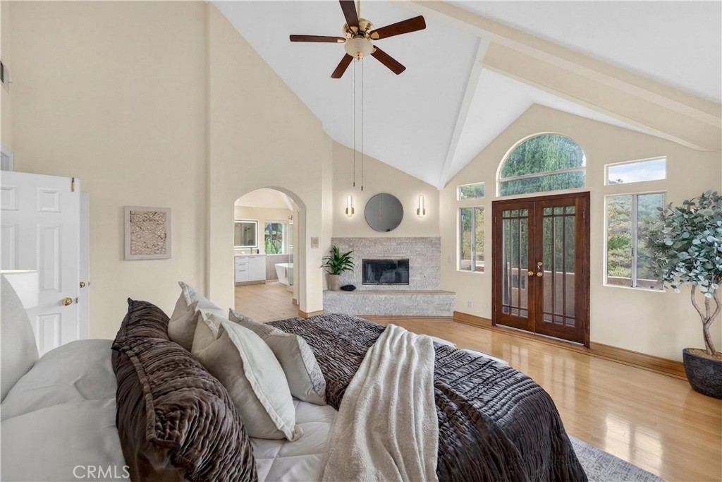 1050 N High Knoll