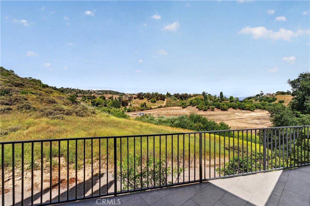 1050 N High Knoll